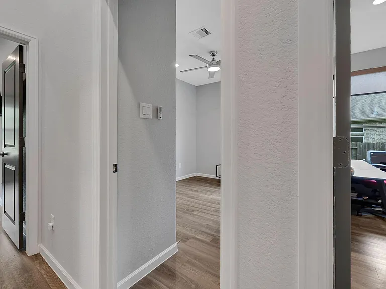 4933 Chester Lake Ln — Photo 15