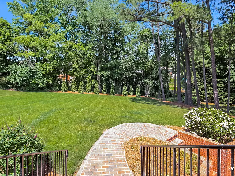 709 Huntington Dr — Photo 15