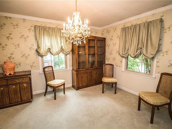 4th image of 215 Cloverbrook Dr