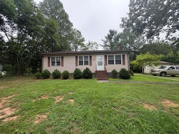 286 Dogwood St, Appomattox, VA 24522
