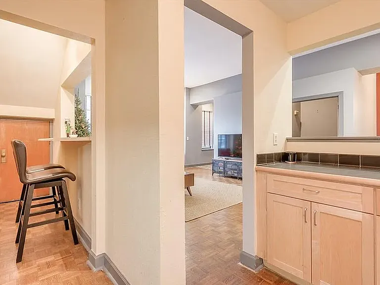 917 Madison St #14 — Photo 15
