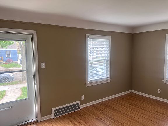 2nd image of 1025 Grove Ave