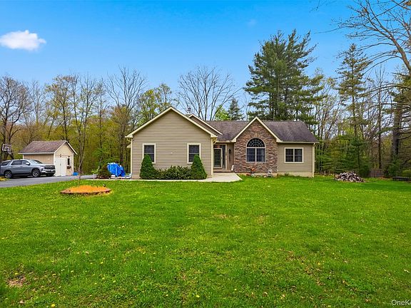 3rd image of 576 Burlingham Road