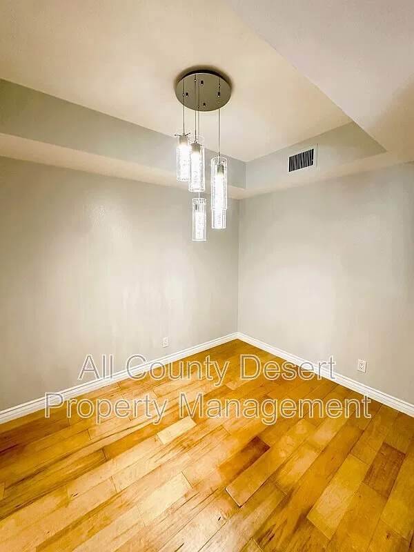 2 bed, 2.0 bath, 923 sqft, $1,975 — Photo 3