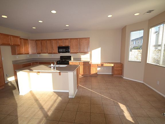 5th image of 44842 Mariposa Dr