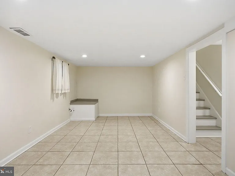 204 Livingston Ct — Photo 29