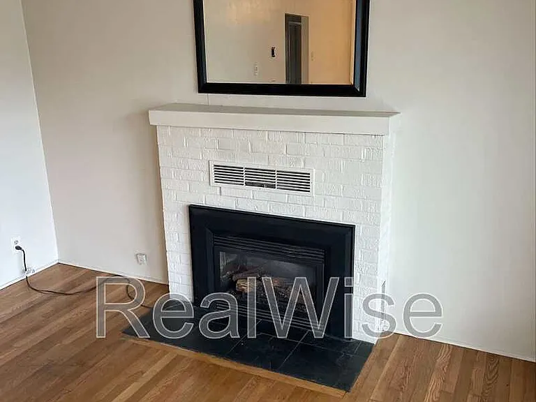 443 NE Baker Dr — Photo 4