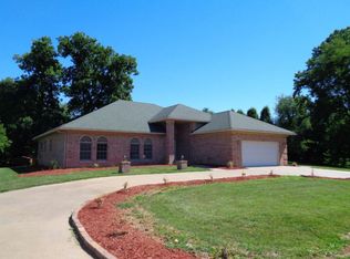 2406 White Ridge Ln, Washington, IN 47501