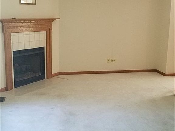 3rd image of 19615 Cambridge Dr