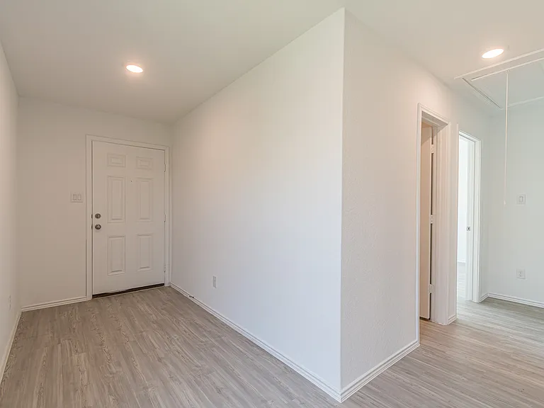 6406 Kemper Pl — Photo 4