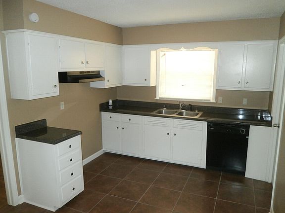 4th image of 4834 Dianne Dr