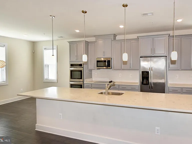 44858 Tiverton Sq — Photo 10