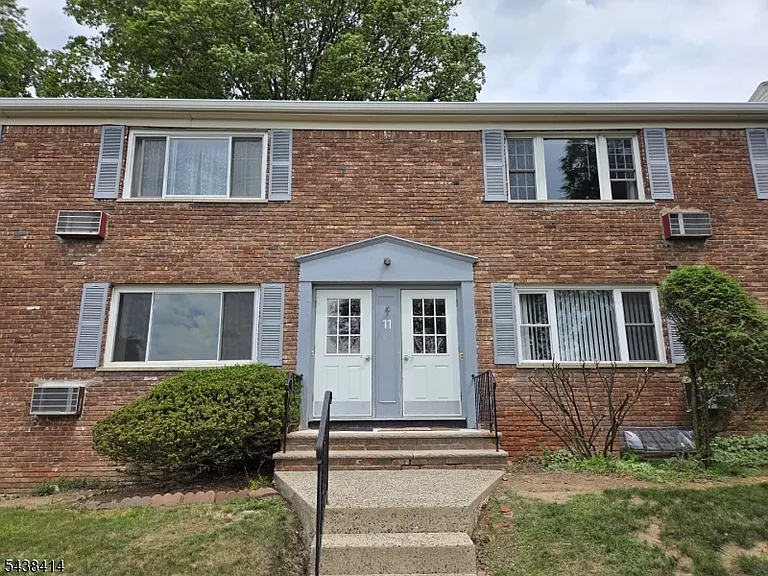 11 Wedgewood Dr #1 — Photo 1