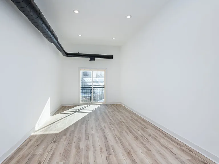 1907 S Blue Island Ave #4 — Photo 8