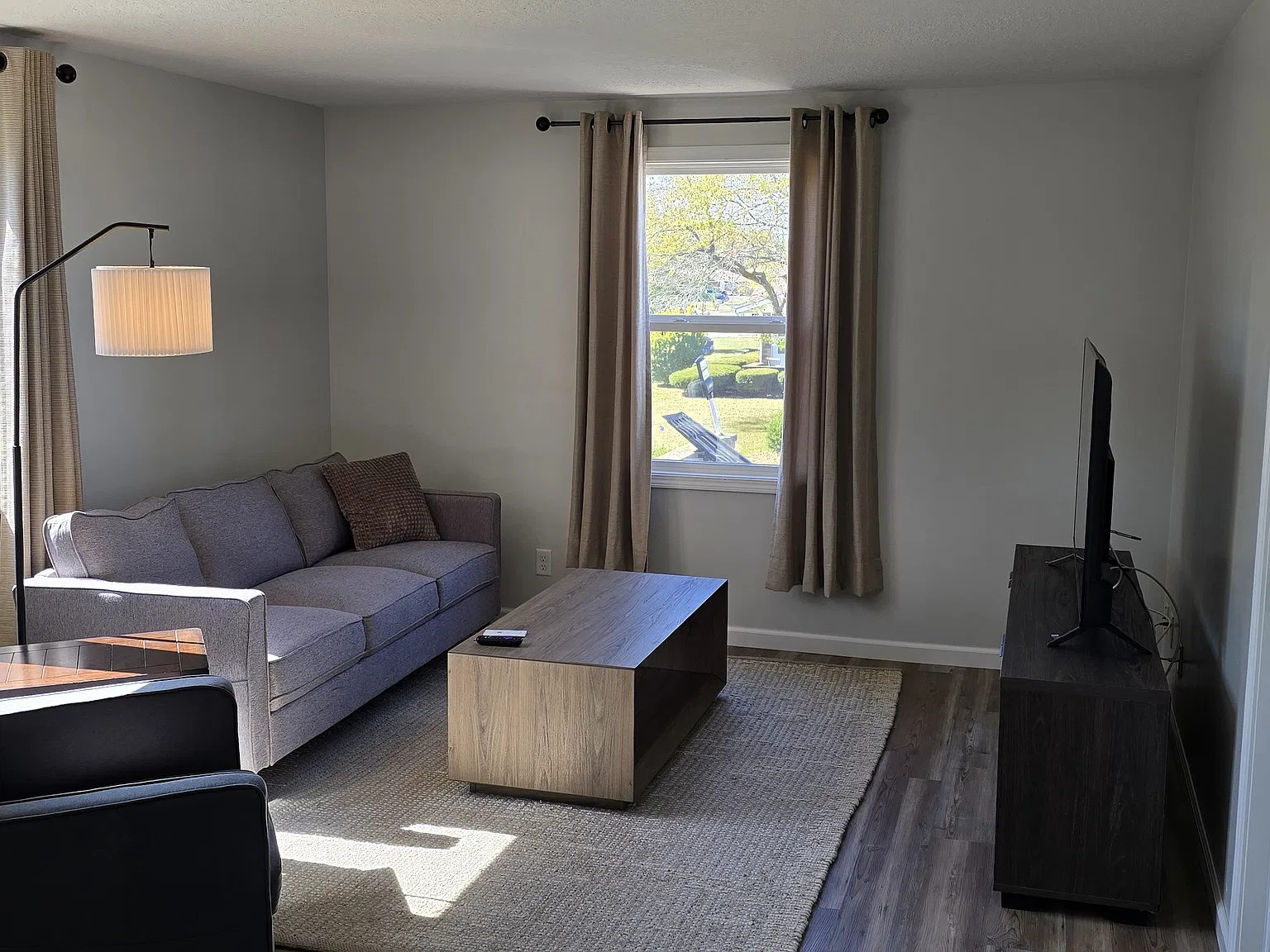1450 Edgewood Dr — Photo 1