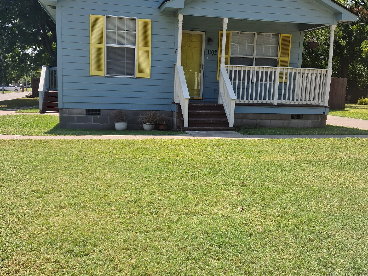 3 bed, 1048 sqft, $1,450 — Photo 1