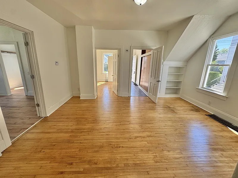 2 bed, 1.0 bath, $999 — Photo 3