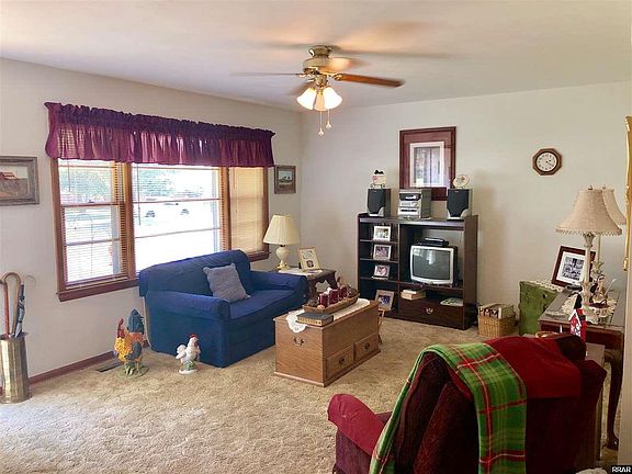 3rd image of 908 Sherwood Dr