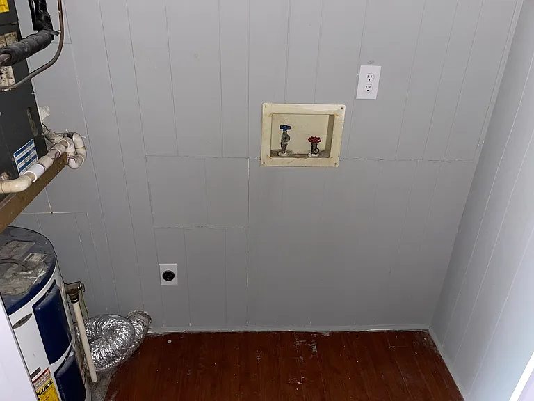 576 Tate St — Photo 9