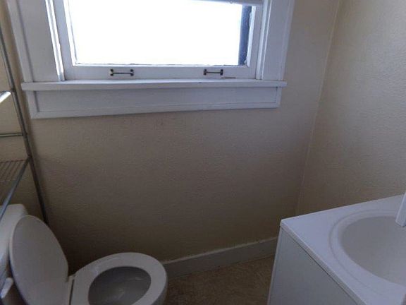 3rd image of 206 W C St