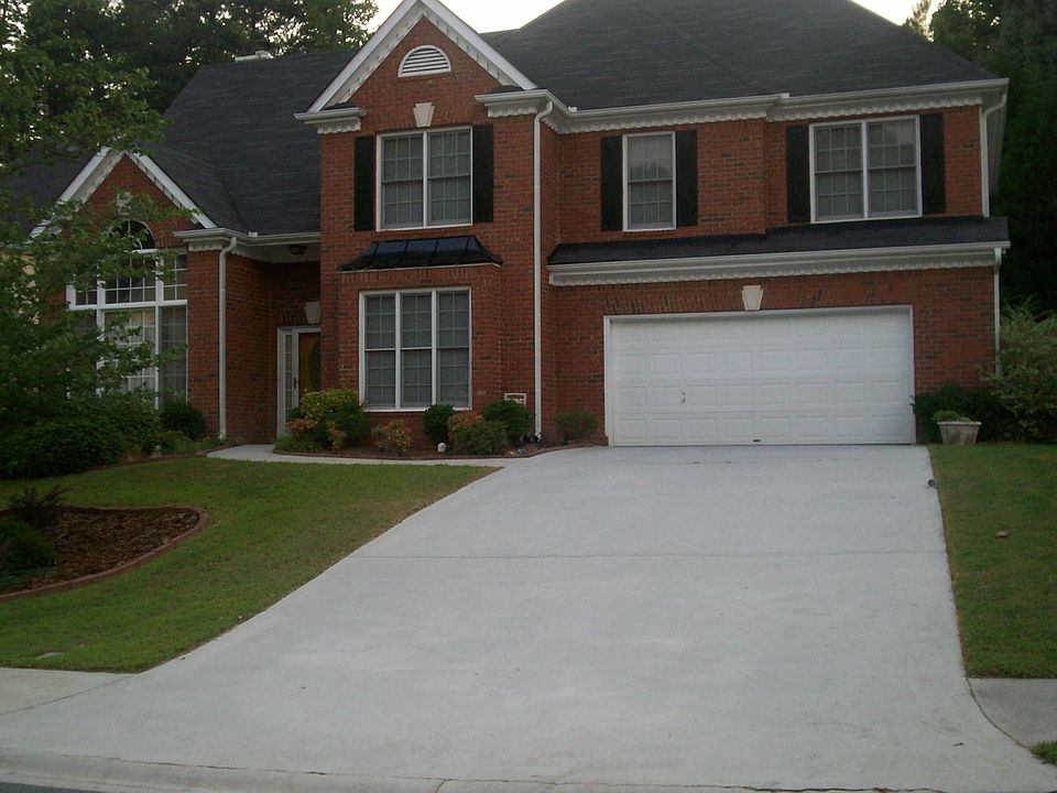 Brick front w/ 2 car garage