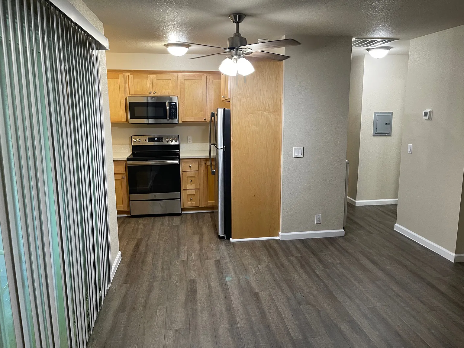 3 bed, 853 sqft, $1,650 — Photo 3