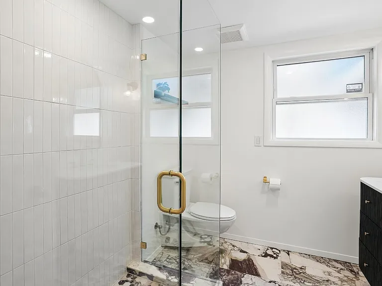 260 NW 114th Ave — Photo 31