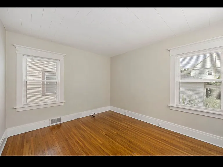 122 Stratford Rd — Photo 13