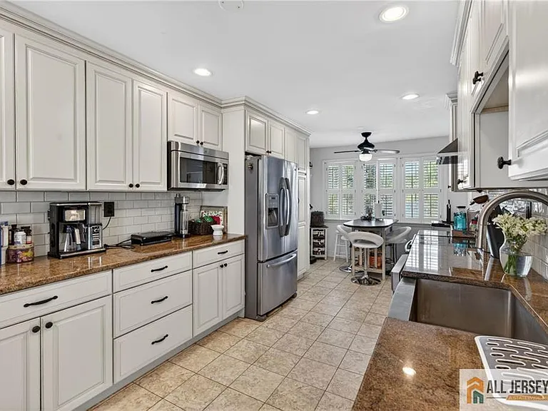 177 Midfield Rd — Photo 5