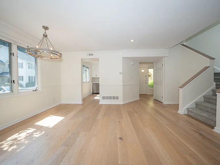 116 Montrose Ave #H — Photo 11