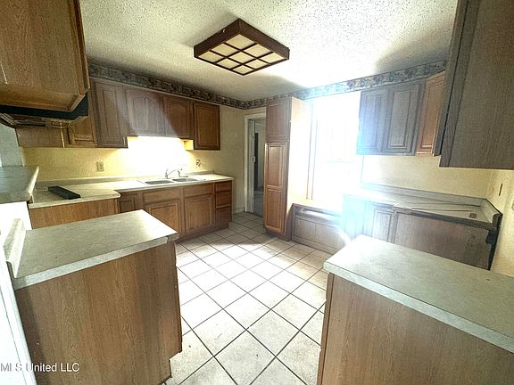 5th image of 15379 6th St