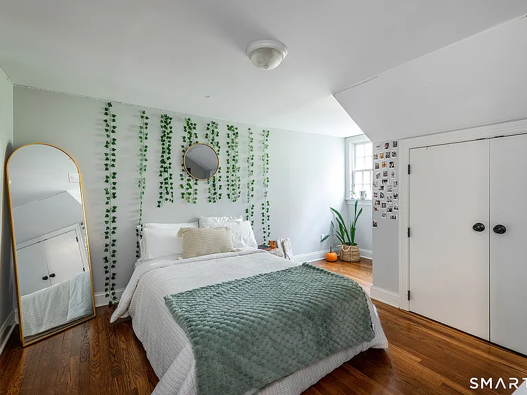 255 Woodbury Rd — Photo 16