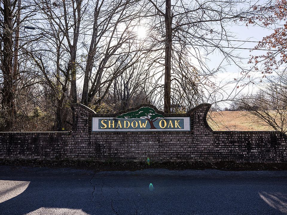 2nd image of 205 Shadow Oak Dr