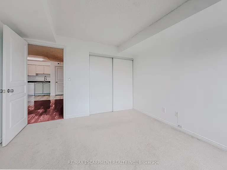 2545 Erin Centre Blvd #509 — Photo 13