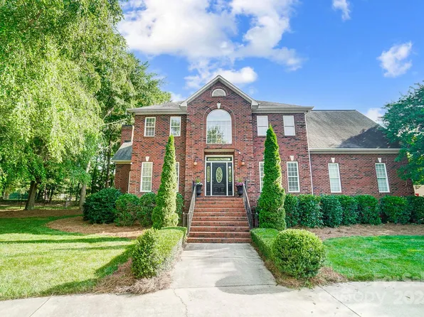 3016 Cornerstone Dr, Matthews, NC 28104