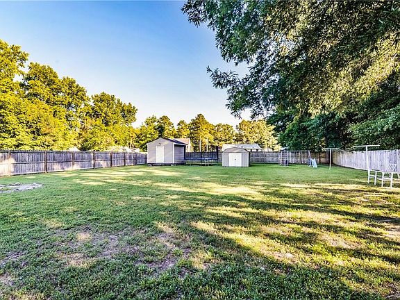 3rd image of 23925 Gaydell Dr