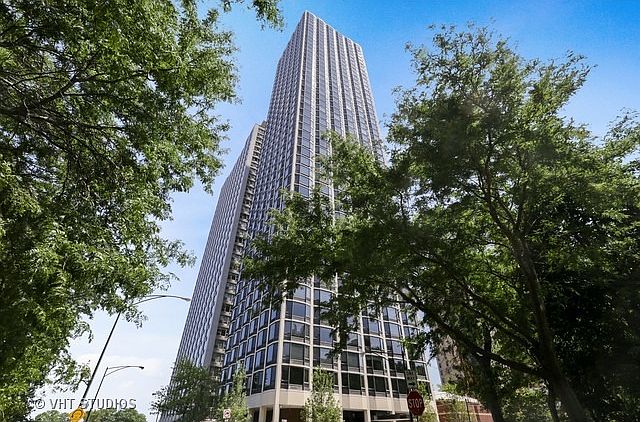 1st image of 1555 N Astor St APT 16NE