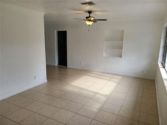 2nd image of 923 Ivanhoe Way S