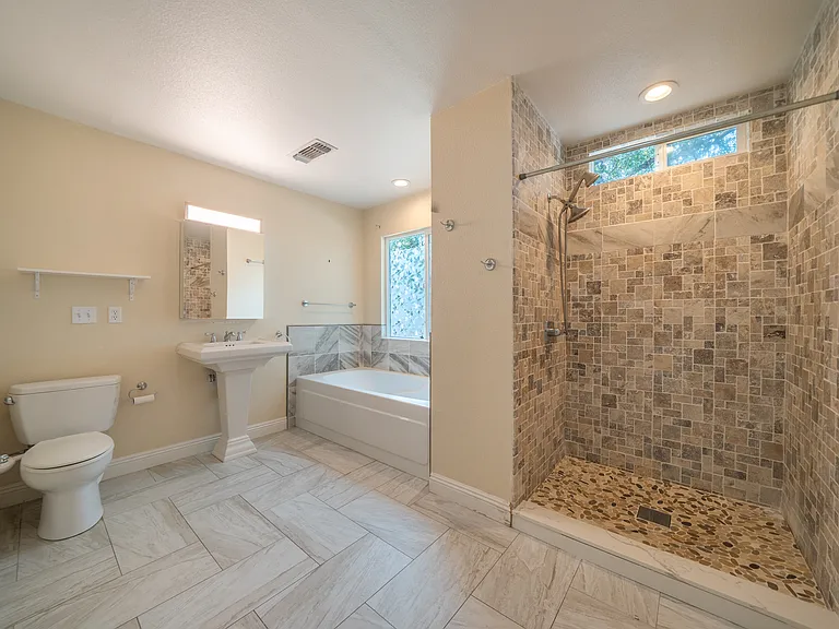 2535 Ruby Ct — Photo 9