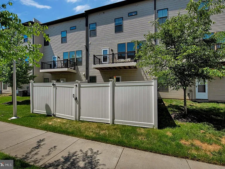 4748 Towne Park Rd — Photo 38