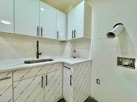 2nd image of 329 Pulaski St #2A