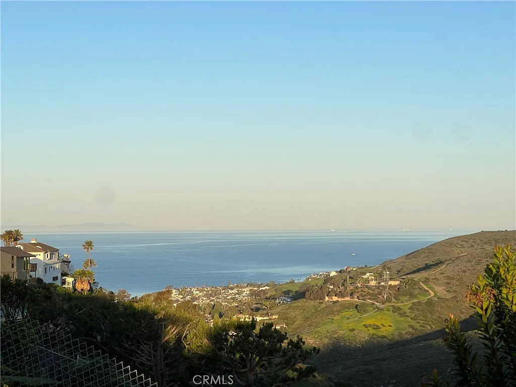 4 bed, 2400 sqft, $11,500 — Photo 2