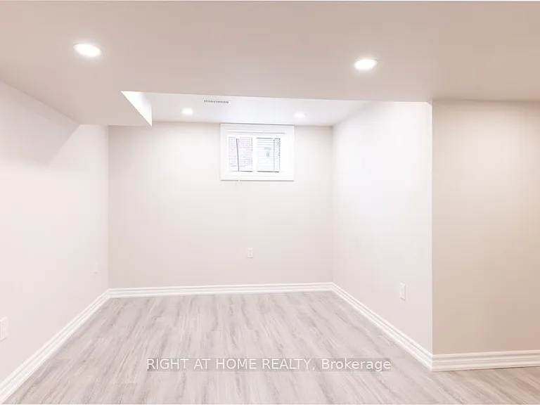 6 Bellvare Cres — Photo 12