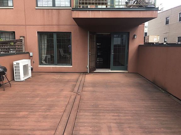 2nd image of 605 Manhattan Ave APT 2