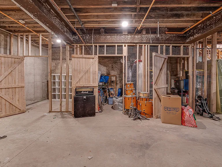 2737 Cambridge St — Photo 27