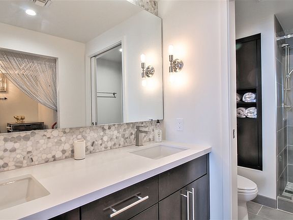 5th image of 321 10th Ave Unit 1308