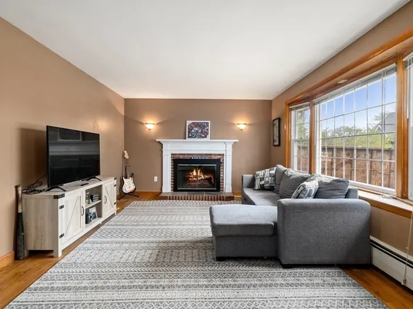 37 Woodside Dr, Grafton, MA 01519