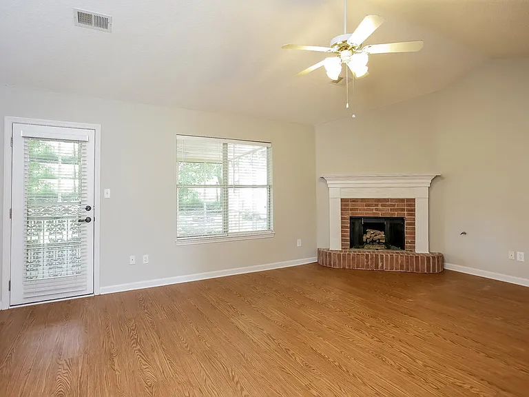 6399 Sandbourne W — Photo 2