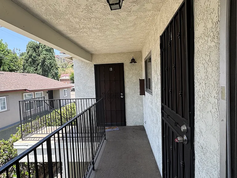 9023 Campo Rd — Photo 12