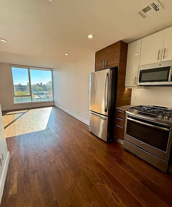 843-847 Lexington Ave #5M